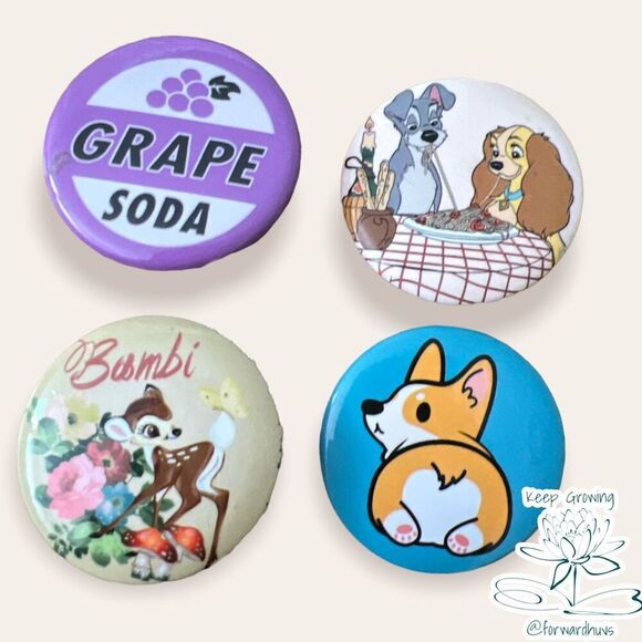 Disney - 4 Disney Buttons + Corgi Button - Picture 4 of 9